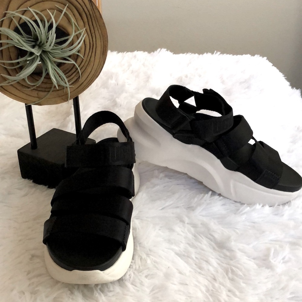 UGG LA Shores Platform Sandals 5.5 New